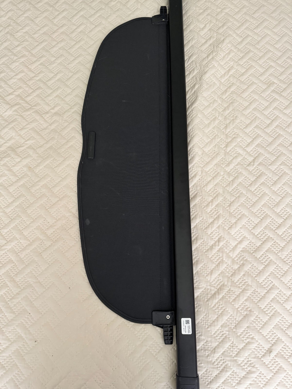 Honda CR-V retractable cargo cover shade, black
