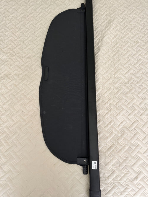 Honda CR-V retractable cargo cover shade, black